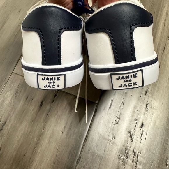 NWT Janie & Jack Boys Sneakers Velcro White Navy Size 5 - Picture 2 of 5